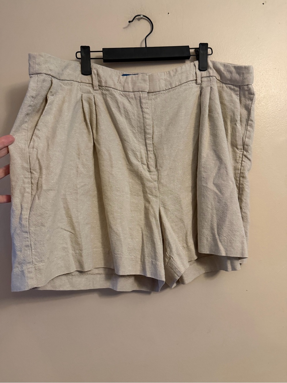 Old Navy High-Waist Pleated Cream Linen Blend Shorts